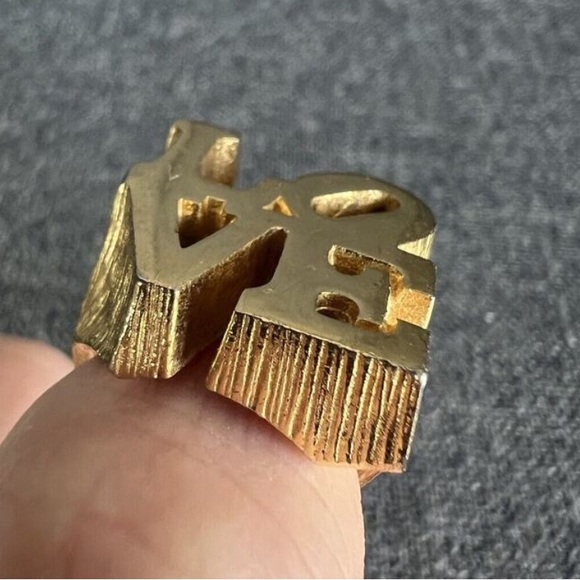 1969 The LOVE Chunky Ring Iconic Pop Art Jewelry Size 6 - Picture 5 of 11